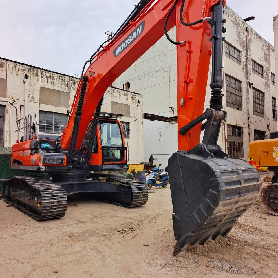 Doosan DX 300 - Lánctalpas kotró: 5 kép. Doosan DX 300 - Lánctalpas kotró: 5 kép.