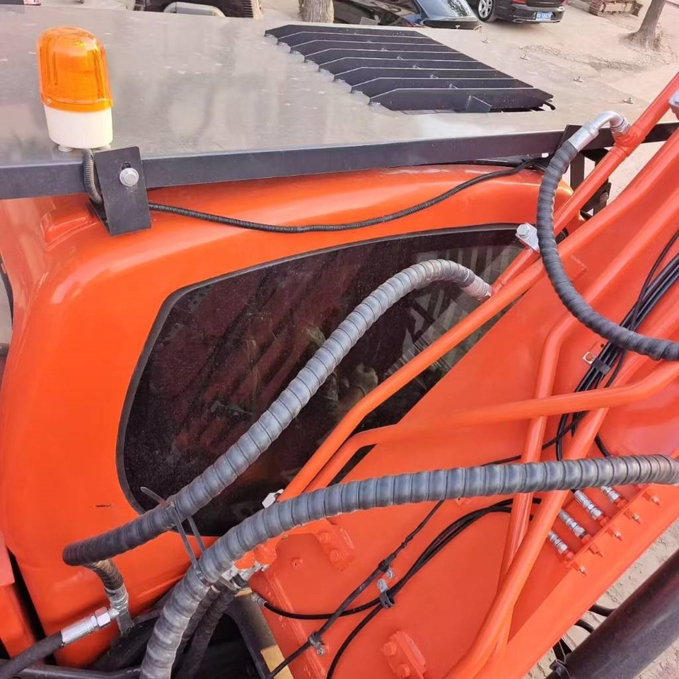 Doosan DX 300 - Lánctalpas kotró: 5 kép. Doosan DX 300 - Lánctalpas kotró: 5 kép.