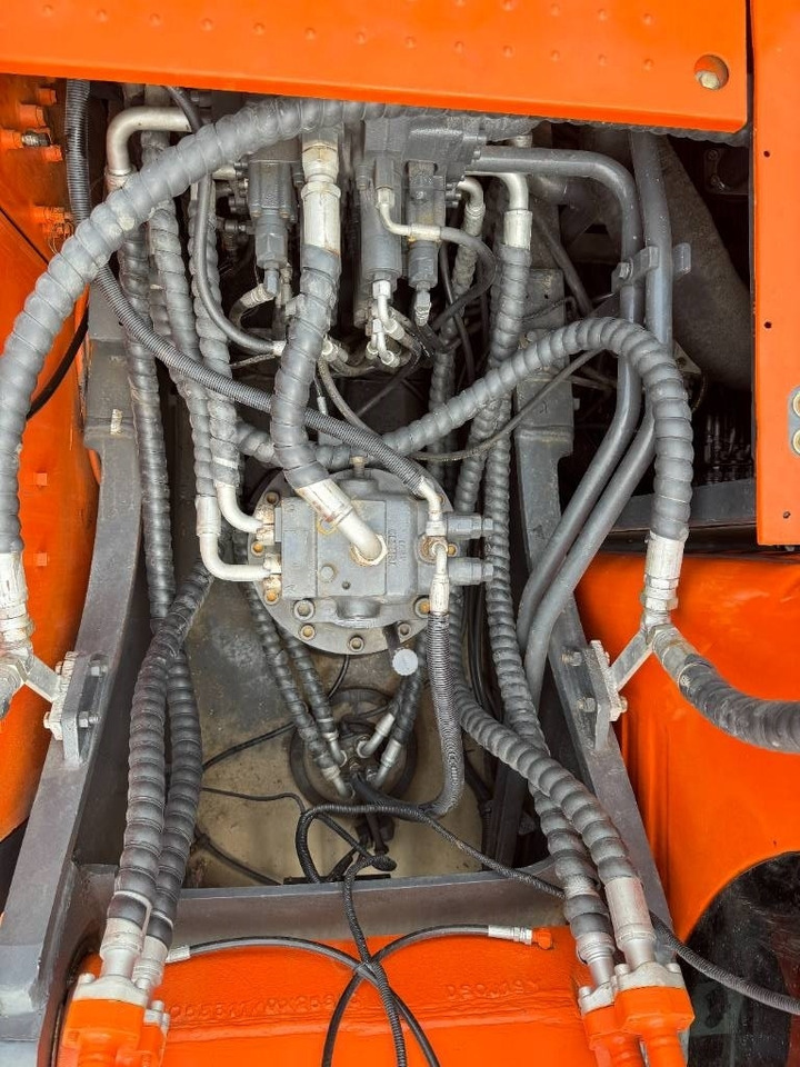 Doosan DX 300 - Lánctalpas kotró: 2 kép. Doosan DX 300 - Lánctalpas kotró: 2 kép.