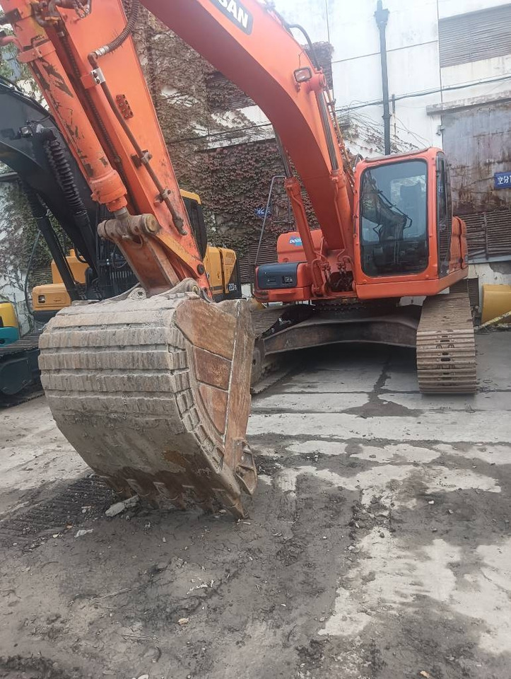 Doosan DX 300 LCA ORIGINAL COLOR - Lánctalpas kotró: 1 kép. Doosan DX 300 LCA ORIGINAL COLOR - Lánctalpas kotró: 1 kép.