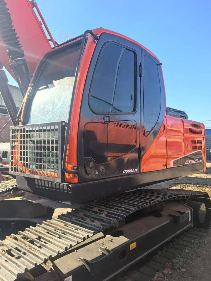 Doosan DX225 LC-9C - Lánctalpas kotró: 5 kép. Doosan DX225 LC-9C - Lánctalpas kotró: 5 kép.
