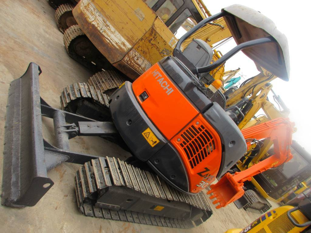 Minikotró Hitachi ZX 30 U: 7 kép.