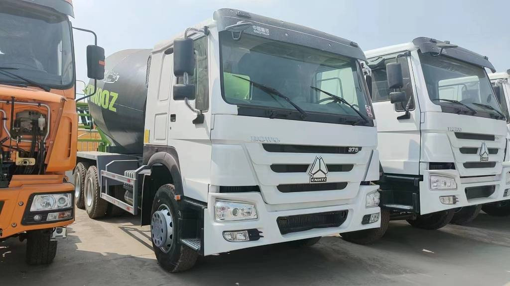 Howo 380 - Betonkeverő: 3 kép. Howo 380 - Betonkeverő: 3 kép.