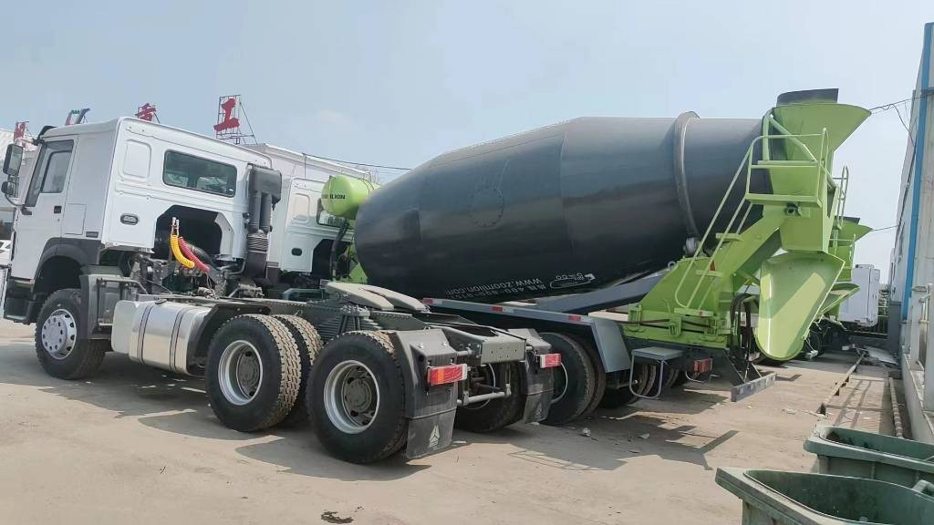 Howo 380 - Betonkeverő: 2 kép. Howo 380 - Betonkeverő: 2 kép.