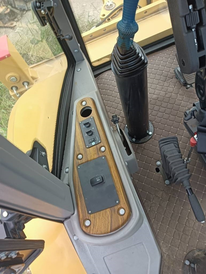 JCB 3 CX Brand new machine - Kotrórakodó: 5 kép. JCB 3 CX Brand new machine - Kotrórakodó: 5 kép.