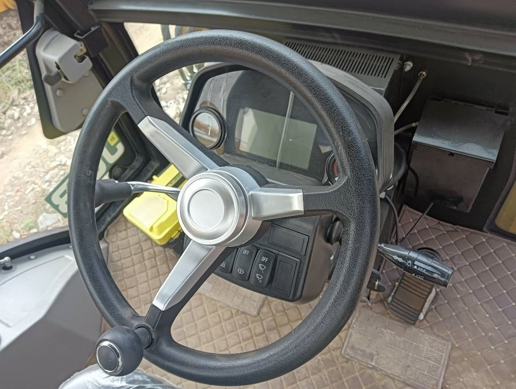 JCB 3 CX Brand new machine - Kotrórakodó: 3 kép. JCB 3 CX Brand new machine - Kotrórakodó: 3 kép.