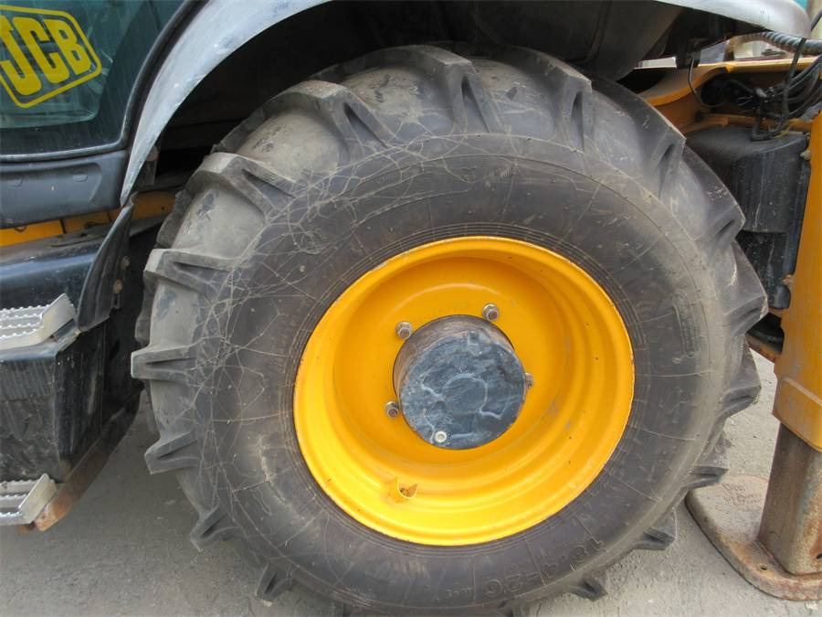 JCB 3 CX - Kotrórakodó: 5 kép. JCB 3 CX - Kotrórakodó: 5 kép.