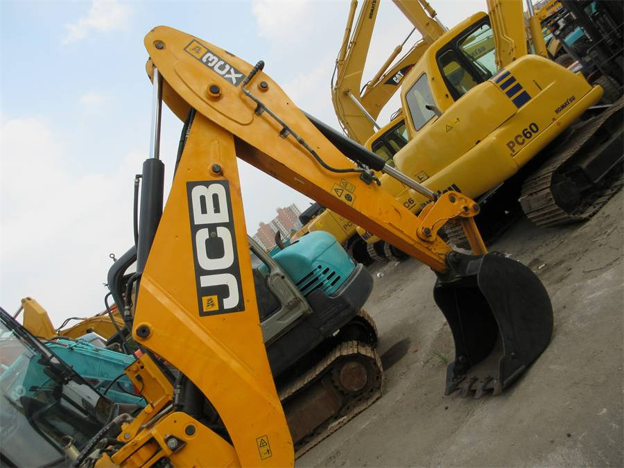 JCB 3 CX - Kotrórakodó: 2 kép. JCB 3 CX - Kotrórakodó: 2 kép.