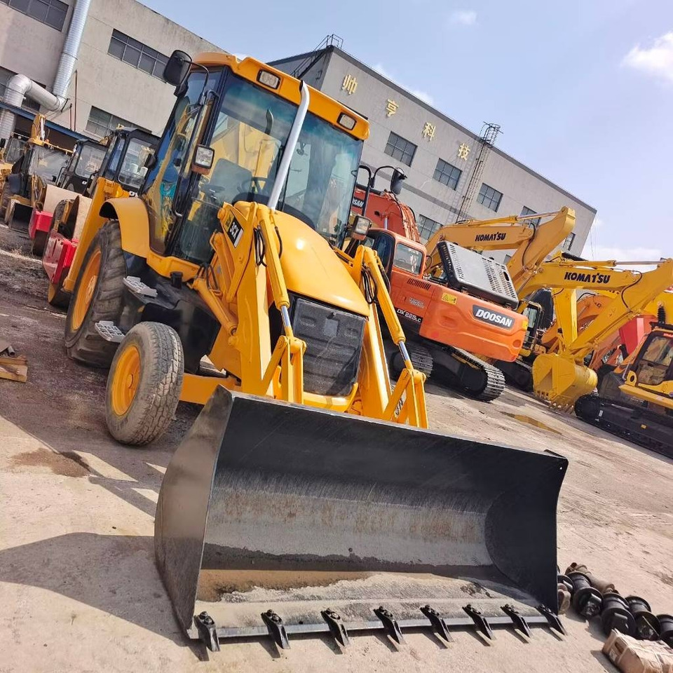 JCB 3 CX - Kotrórakodó: 1 kép. JCB 3 CX - Kotrórakodó: 1 kép.