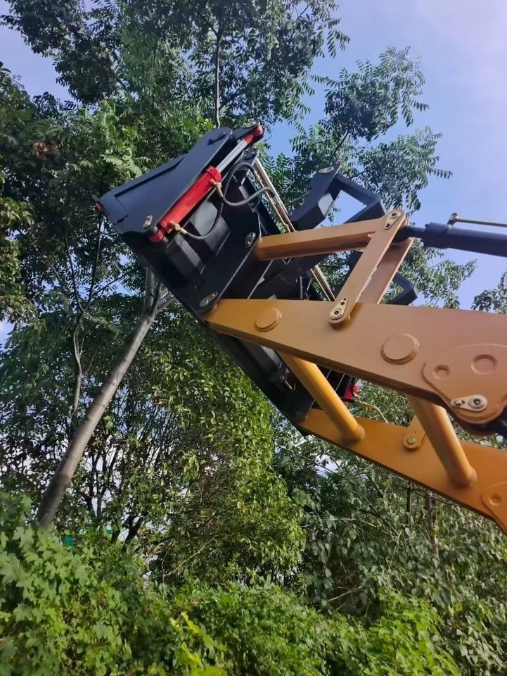 JCB 4 CX - Lánctalpas kotró: 3 kép. JCB 4 CX - Lánctalpas kotró: 3 kép.