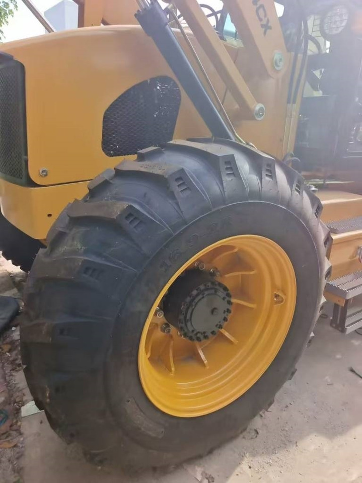 JCB 4 CX - Kotrórakodó: 5 kép. JCB 4 CX - Kotrórakodó: 5 kép.