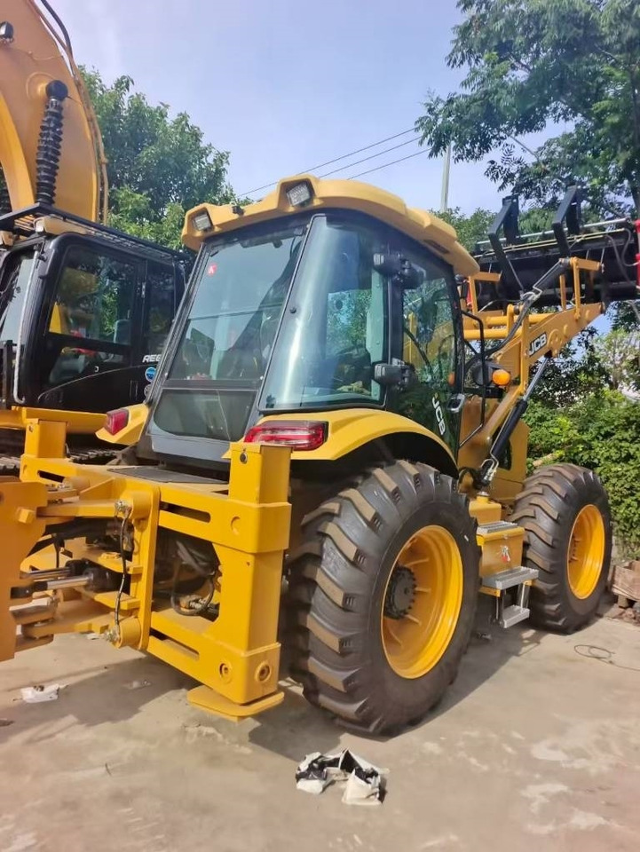 JCB 4 CX - Kotrórakodó: 3 kép. JCB 4 CX - Kotrórakodó: 3 kép.