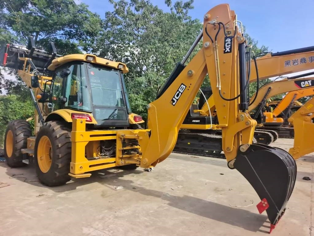 JCB 4 CX - Kotrórakodó: 4 kép. JCB 4 CX - Kotrórakodó: 4 kép.