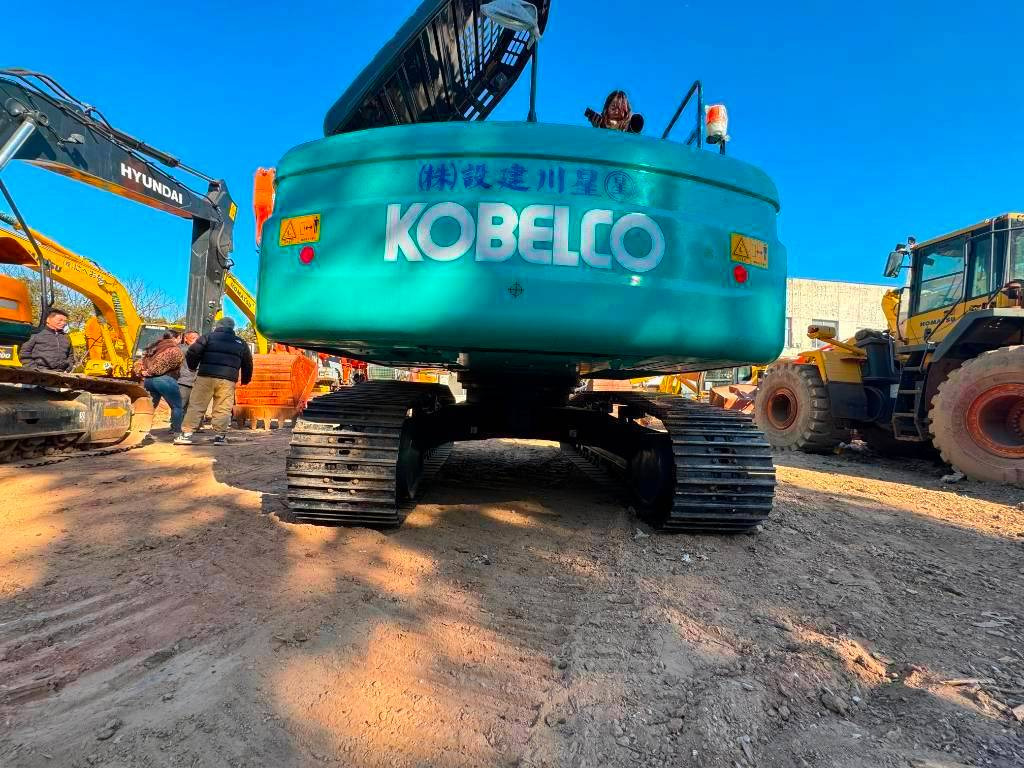 Lánctalpas kotró Kobelco SK 200-8: 9 kép.