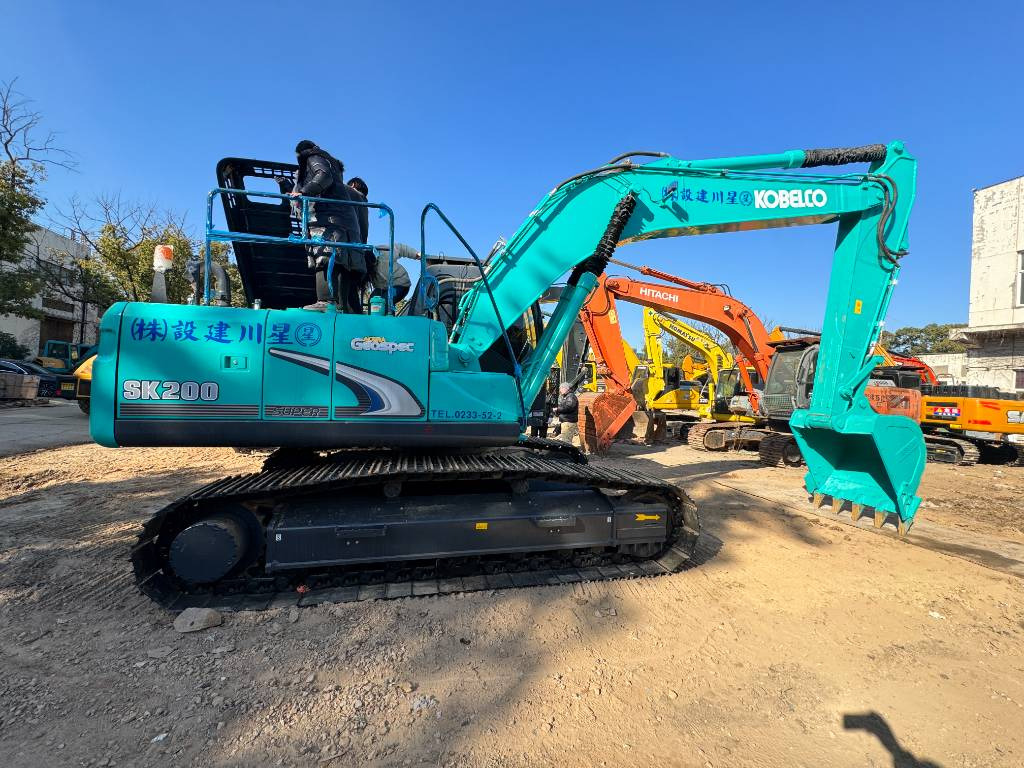 Kobelco SK 200-8 - Lánctalpas kotró: 1 kép. Kobelco SK 200-8 - Lánctalpas kotró: 1 kép.