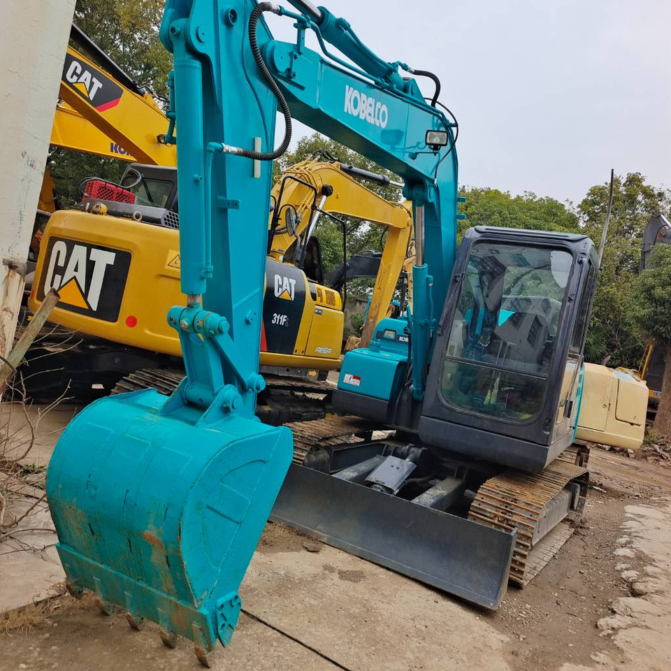 Kobelco SK 75 - Minikotró: 3 kép. Kobelco SK 75 - Minikotró: 3 kép.