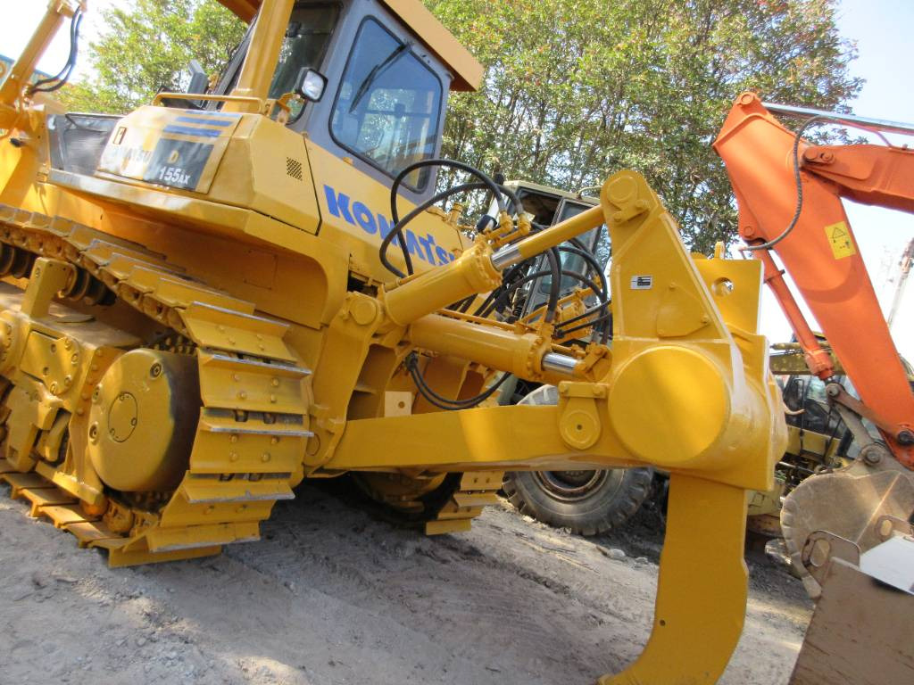 Komatsu D 155A - Buldózer: 1 kép. Komatsu D 155A - Buldózer: 1 kép.