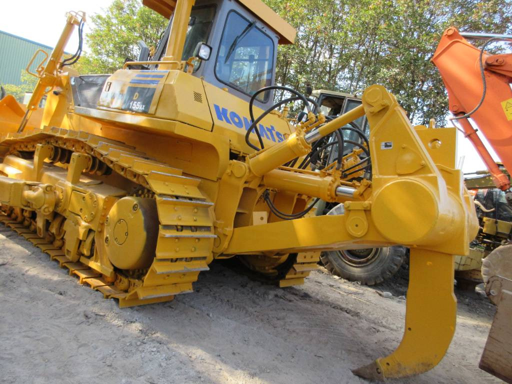 Komatsu D 155A - Buldózer: 4 kép. Komatsu D 155A - Buldózer: 4 kép.