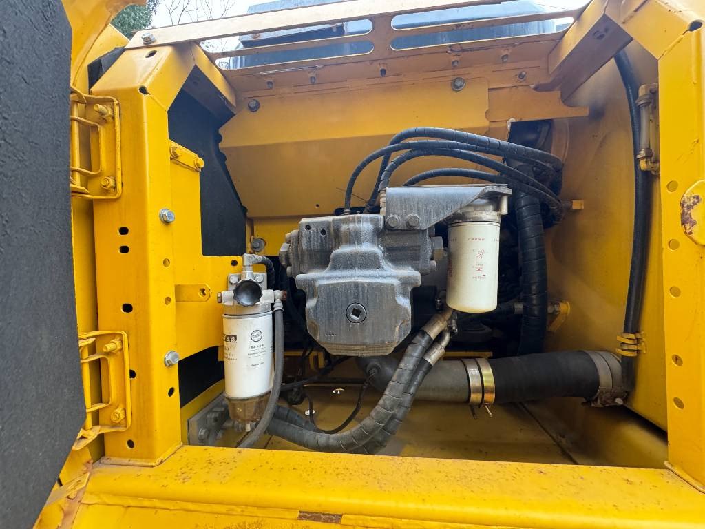 Komatsu Komatsu PC 210 LC-8 - Lánctalpas kotró: 3 kép. Komatsu Komatsu PC 210 LC-8 - Lánctalpas kotró: 3 kép.