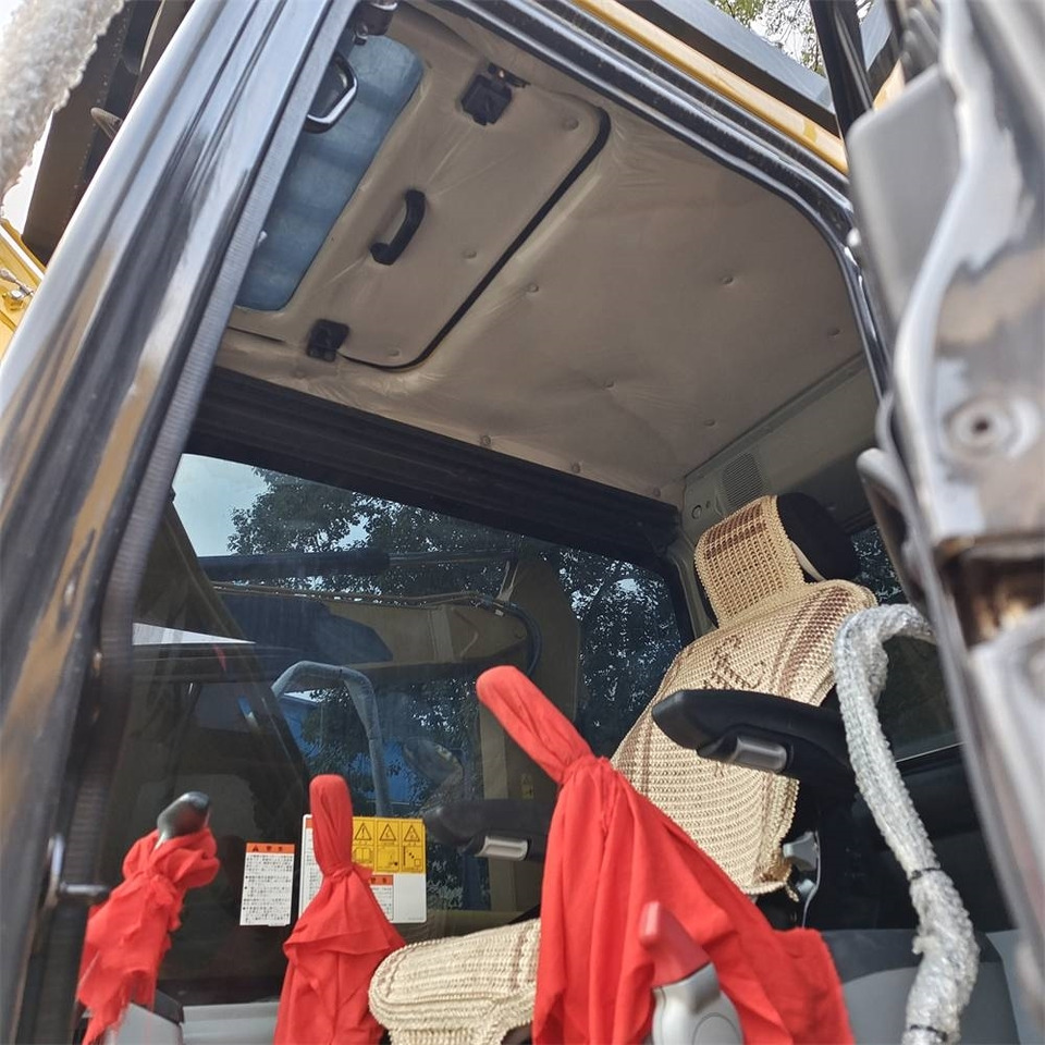 Lánctalpas kotró Komatsu PC 130: 9 kép.