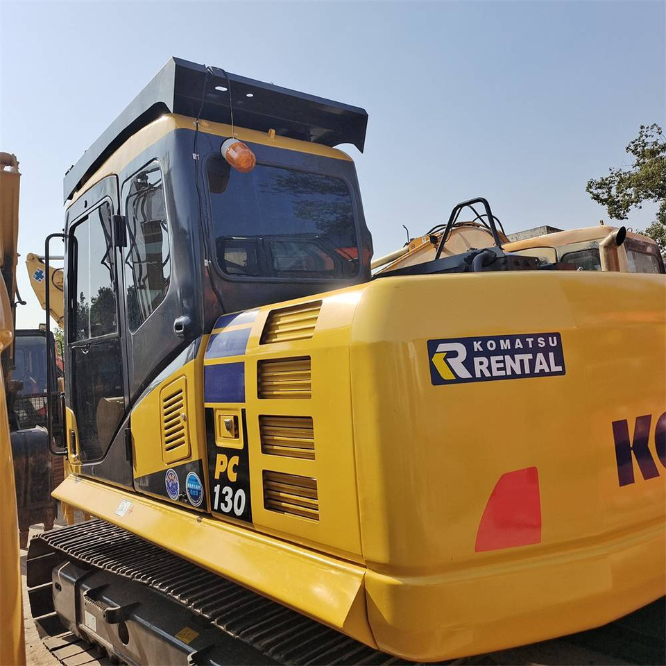 Komatsu PC 130 LC-7 - Lánctalpas kotró: 4 kép. Komatsu PC 130 LC-7 - Lánctalpas kotró: 4 kép.