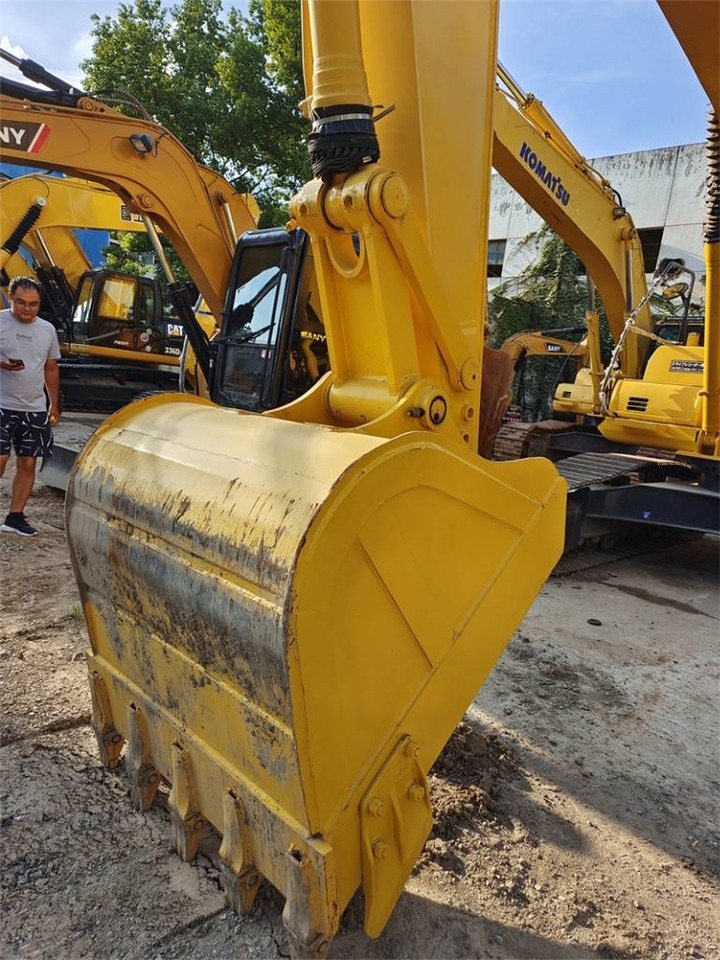 Komatsu PC-200-8 - Lánctalpas kotró: 5 kép. Komatsu PC-200-8 - Lánctalpas kotró: 5 kép.