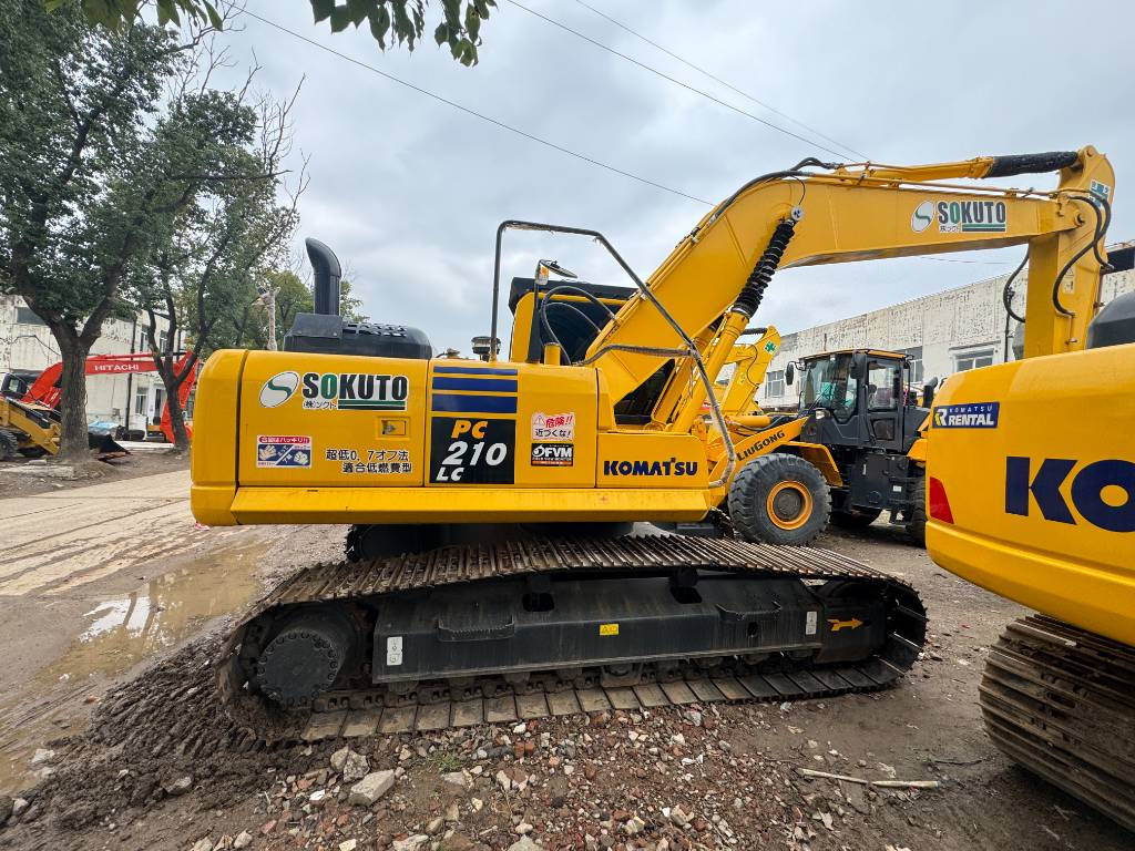 Komatsu PC 210 LC-8 - Lánctalpas kotró: 1 kép. Komatsu PC 210 LC-8 - Lánctalpas kotró: 1 kép.