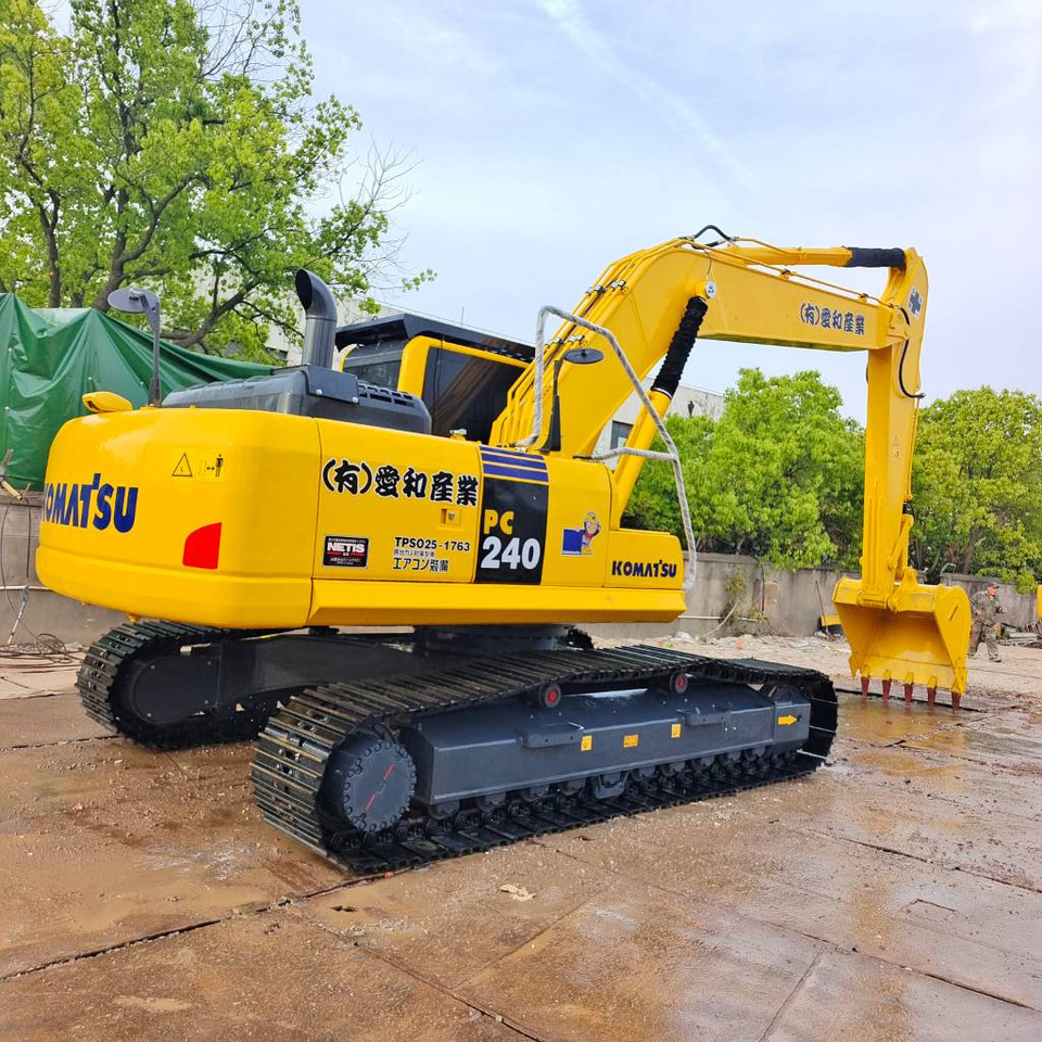 Komatsu PC 240 LC-8 - Lánctalpas kotró: 1 kép. Komatsu PC 240 LC-8 - Lánctalpas kotró: 1 kép.