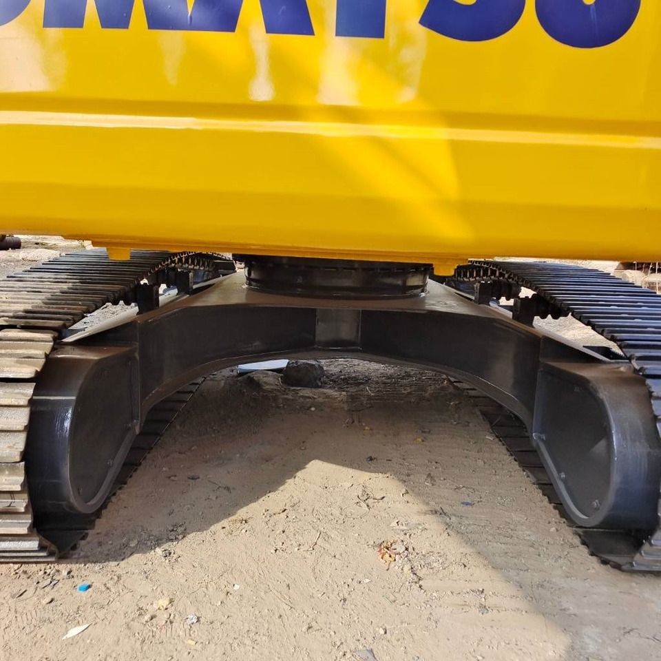 Komatsu PC 300 - Lánctalpas kotró: 5 kép. Komatsu PC 300 - Lánctalpas kotró: 5 kép.