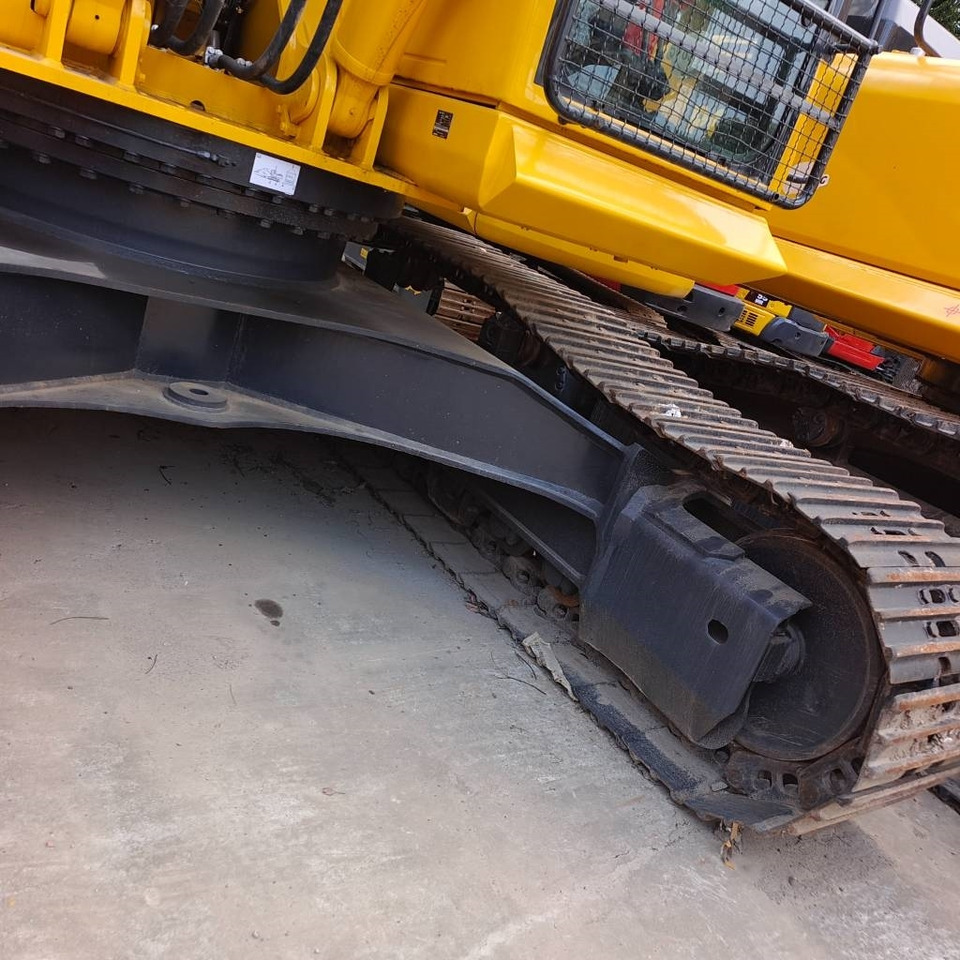 Komatsu PC 300 - Lánctalpas kotró: 5 kép. Komatsu PC 300 - Lánctalpas kotró: 5 kép.