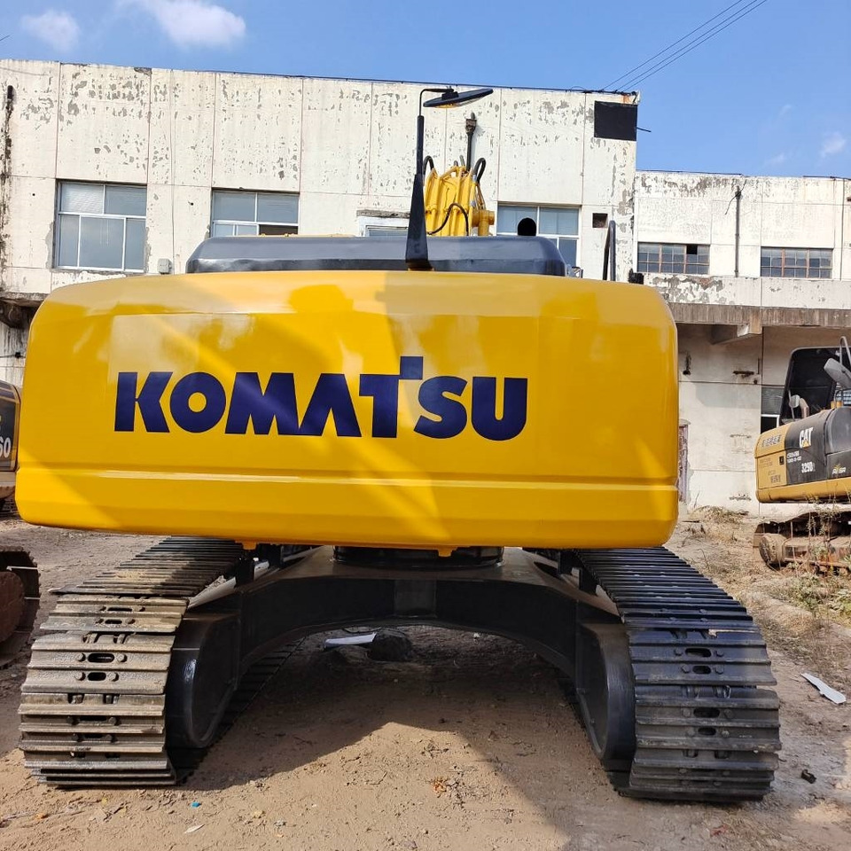 Komatsu PC 300 - Lánctalpas kotró: 4 kép. Komatsu PC 300 - Lánctalpas kotró: 4 kép.