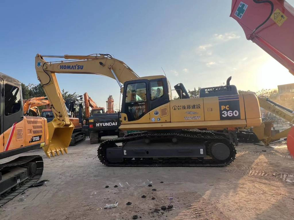 Komatsu PC 360-7 - Lánctalpas kotró: 1 kép. Komatsu PC 360-7 - Lánctalpas kotró: 1 kép.