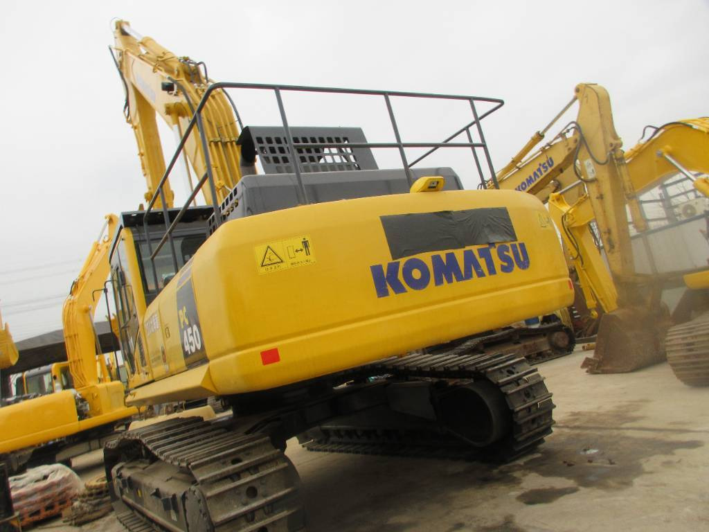 Komatsu PC 450 - Lánctalpas kotró: 3 kép. Komatsu PC 450 - Lánctalpas kotró: 3 kép.