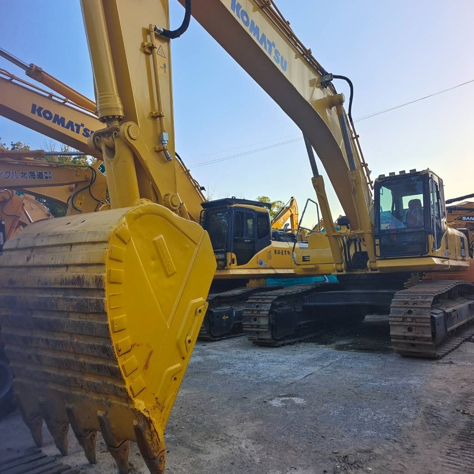 Komatsu PC 450 - Lánctalpas kotró: 4 kép. Komatsu PC 450 - Lánctalpas kotró: 4 kép.