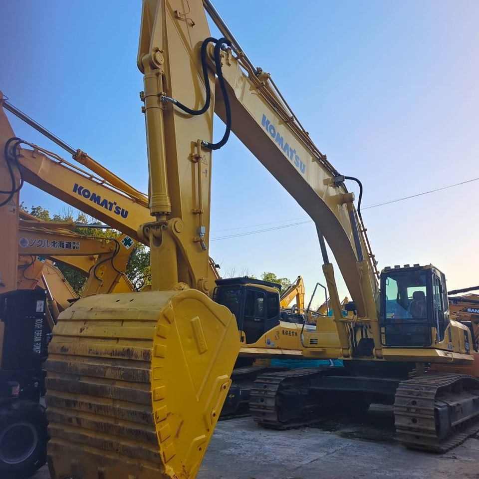 Komatsu PC 450 - Lánctalpas kotró: 3 kép. Komatsu PC 450 - Lánctalpas kotró: 3 kép.