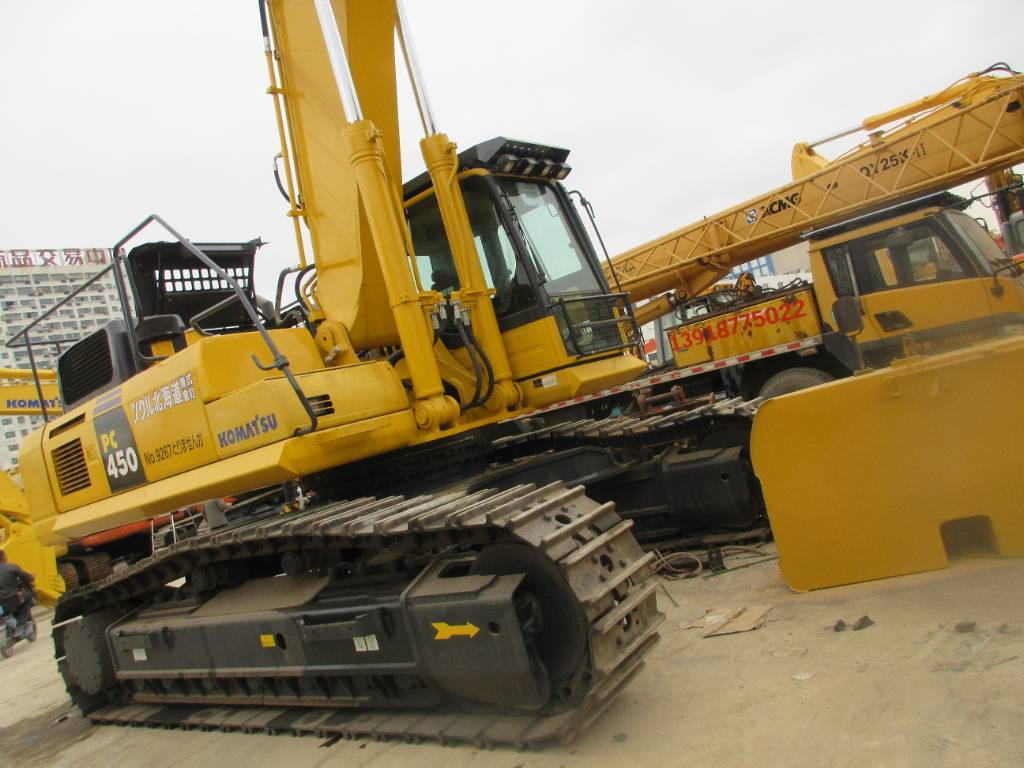 Komatsu PC 450 - Lánctalpas kotró: 5 kép. Komatsu PC 450 - Lánctalpas kotró: 5 kép.