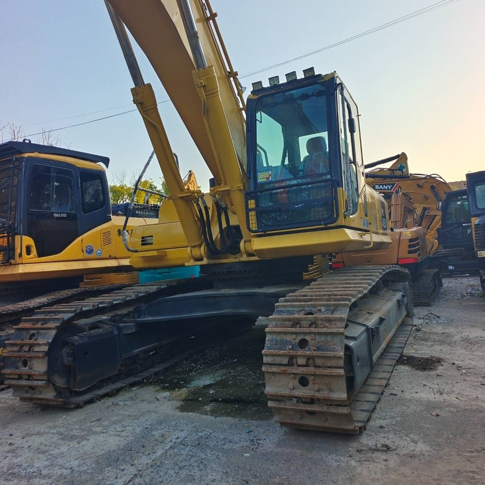 Komatsu PC 450 - Lánctalpas kotró: 5 kép. Komatsu PC 450 - Lánctalpas kotró: 5 kép.