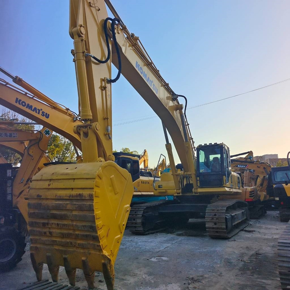 Komatsu PC 450 - Lánctalpas kotró: 2 kép. Komatsu PC 450 - Lánctalpas kotró: 2 kép.