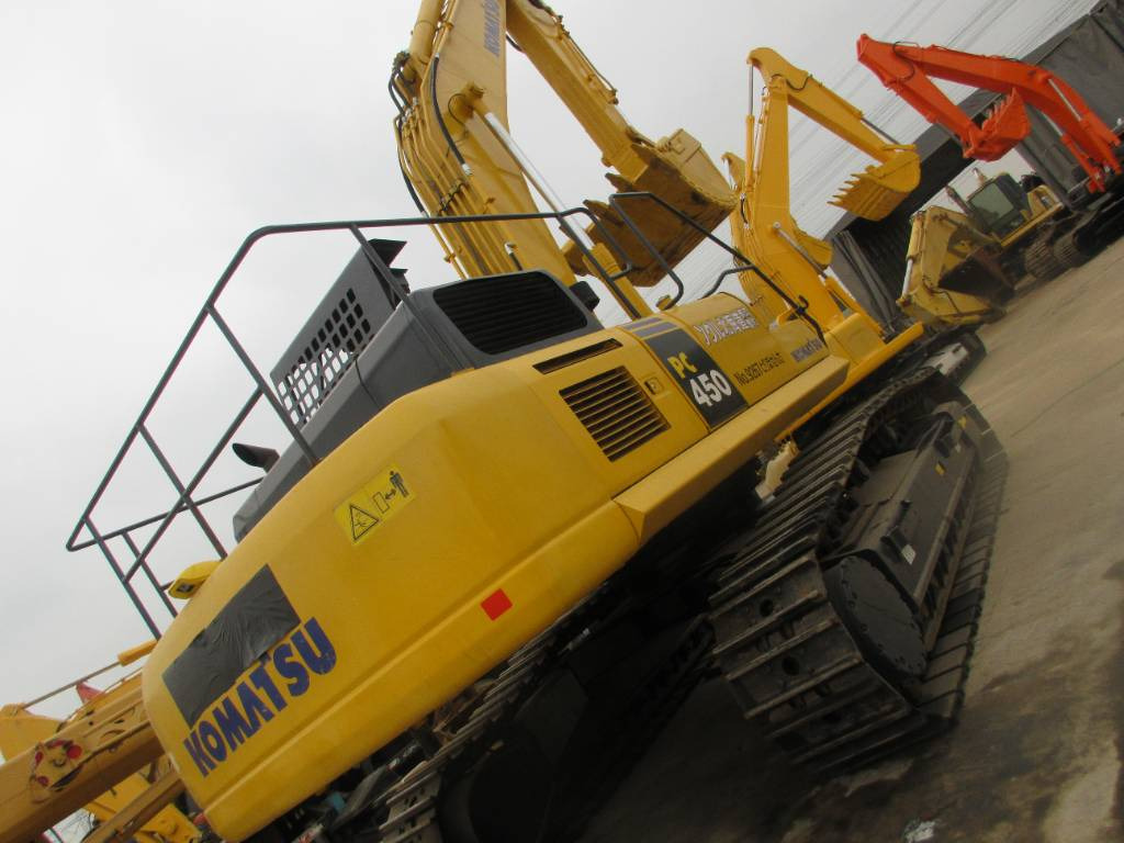Komatsu PC 450 - Lánctalpas kotró: 3 kép. Komatsu PC 450 - Lánctalpas kotró: 3 kép.