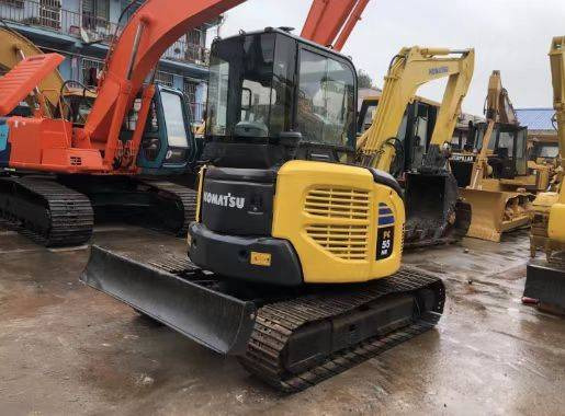 Komatsu PC 55 MR - Minikotró: 3 kép. Komatsu PC 55 MR - Minikotró: 3 kép.