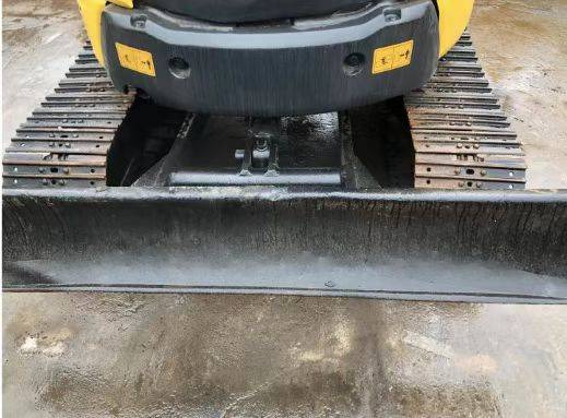 Komatsu PC 55 MR - Minikotró: 2 kép. Komatsu PC 55 MR - Minikotró: 2 kép.