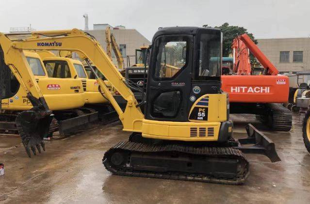 Komatsu PC 55 MR - Minikotró: 3 kép. Komatsu PC 55 MR - Minikotró: 3 kép.