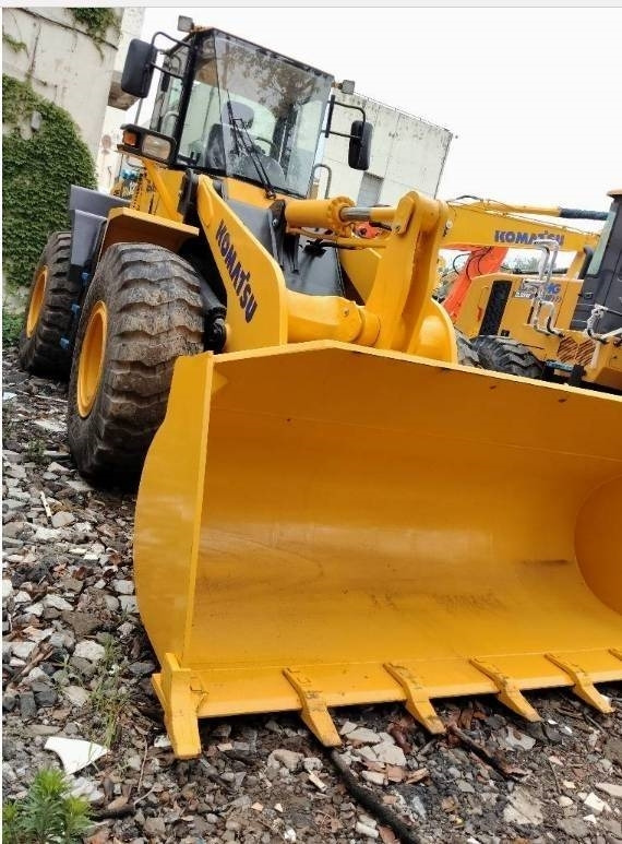 Komatsu WA 320-5 - Lánctalpas kotró: 3 kép. Komatsu WA 320-5 - Lánctalpas kotró: 3 kép.