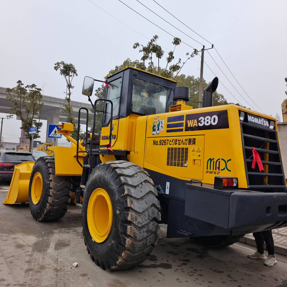 Komatsu WA 380-3 - Gumikerekes homlokrakodó: 1 kép. Komatsu WA 380-3 - Gumikerekes homlokrakodó: 1 kép.