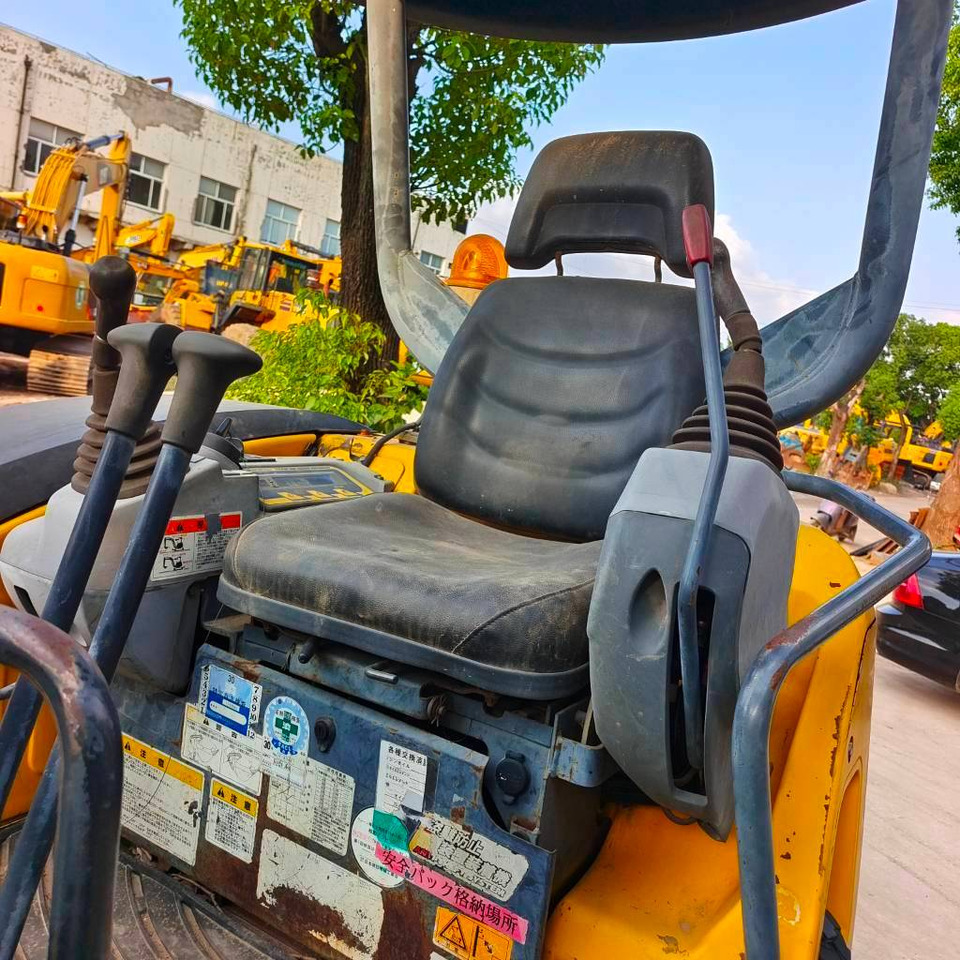 Kubota U30 - Minikotró: 4 kép. Kubota U30 - Minikotró: 4 kép.