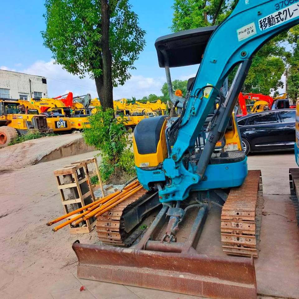 Kubota U30 - Minikotró: 1 kép. Kubota U30 - Minikotró: 1 kép.