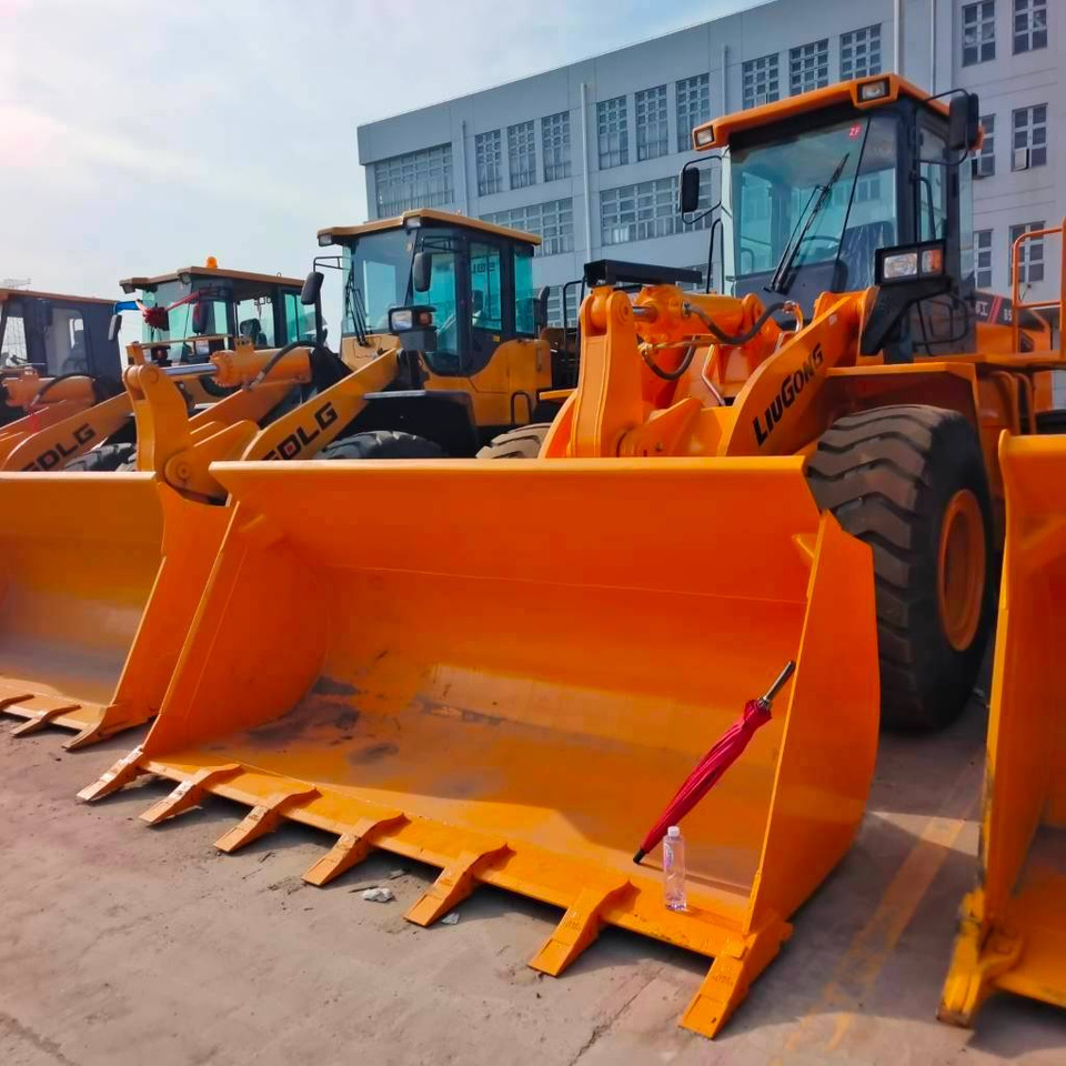 LiuGong 856 - Gumikerekes homlokrakodó: 4 kép. LiuGong 856 - Gumikerekes homlokrakodó: 4 kép.