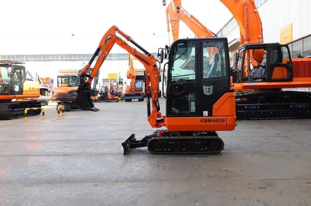Lonking LG 6020 BRAND NEW MACHINE - Lánctalpas kotró: 3 kép. Lonking LG 6020 BRAND NEW MACHINE - Lánctalpas kotró: 3 kép.