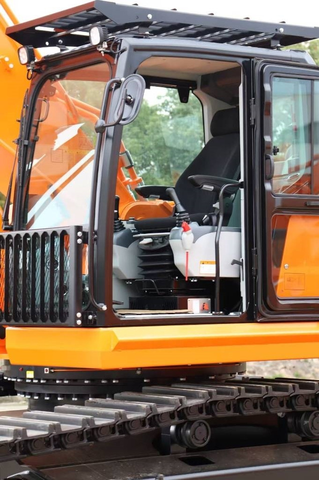 Lonking LG 6306 G4 ,100% NEW MACHINE - Lánctalpas kotró: 2 kép. Lonking LG 6306 G4 ,100% NEW MACHINE - Lánctalpas kotró: 2 kép.
