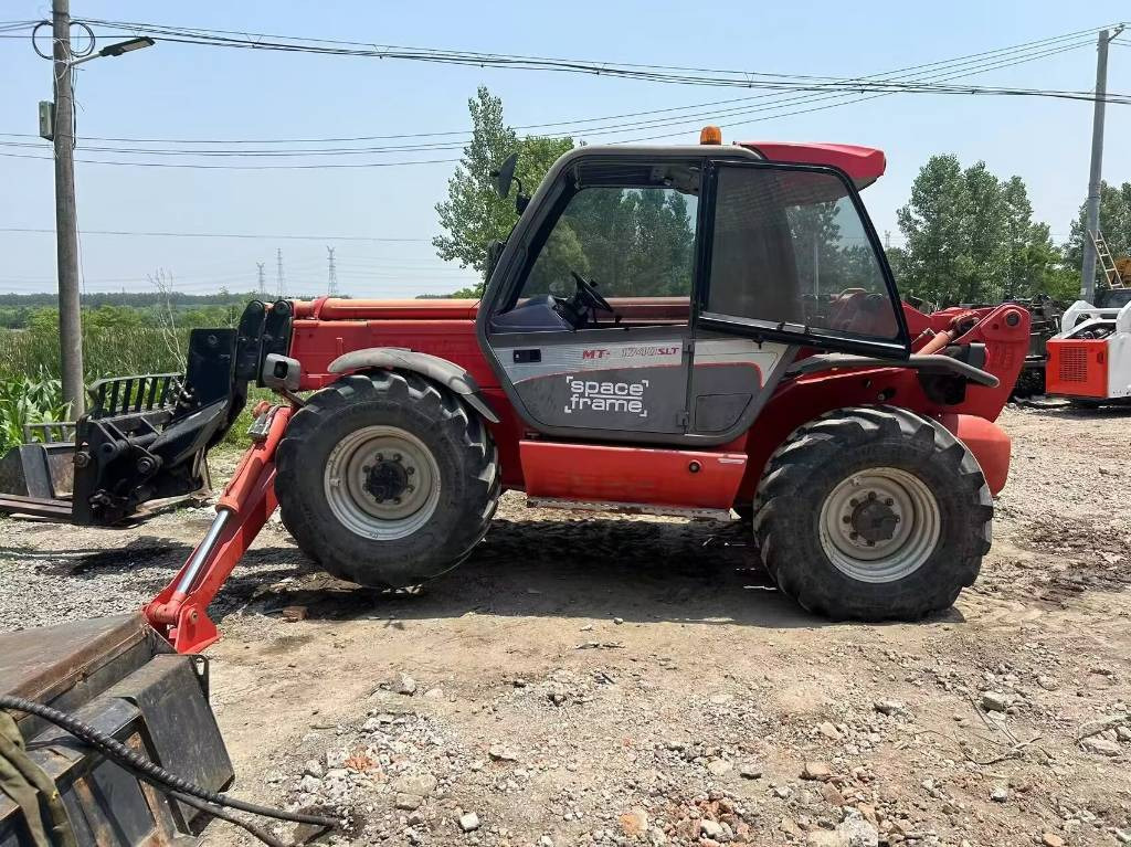 Manitou MT 1740 SL T - Mini homlokrakodó: 3 kép. Manitou MT 1740 SL T - Mini homlokrakodó: 3 kép.
